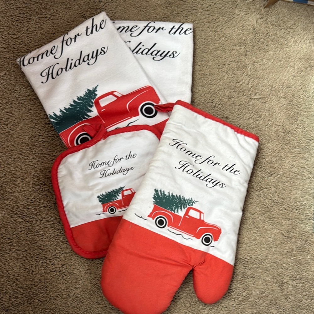 Home for the Holidays Red Truck Oven Mitt and Towel Set - Unbranded